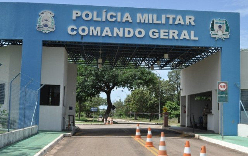 Policiais estão no Comando