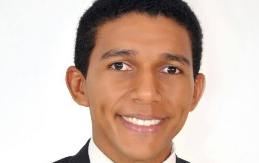 Neurivan reassume o cargo de prefeito.