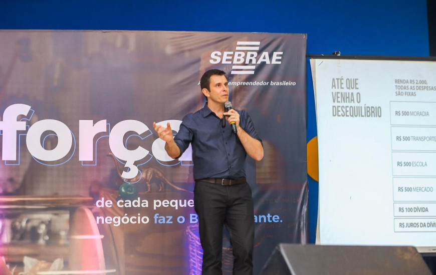 Gustavo Cerbasi dá dicas de inteligência financeira em Seminário