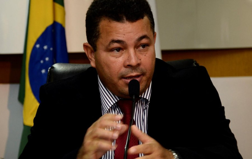 Folha rebate críticas de Campelo