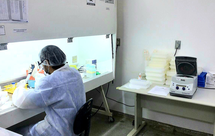 Equipamento irá ampliar testagem no Lacen. 