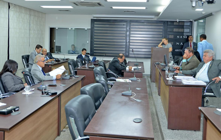 Deputado estadual pede vistas de PL