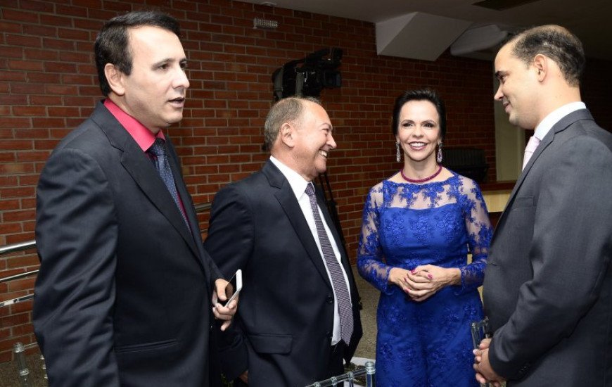 Dorinha e mais três mulheres na bancada federal