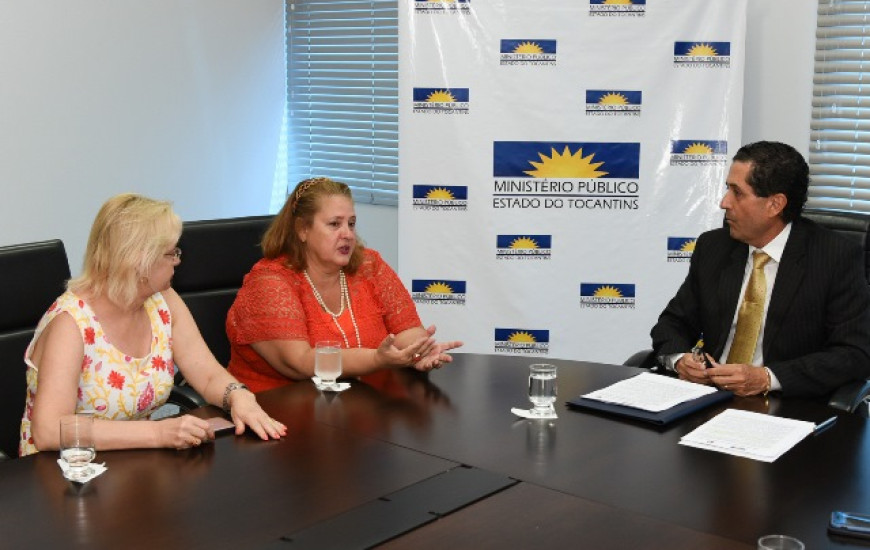 Assinatura foi realizada na manhã desta segunda-feira