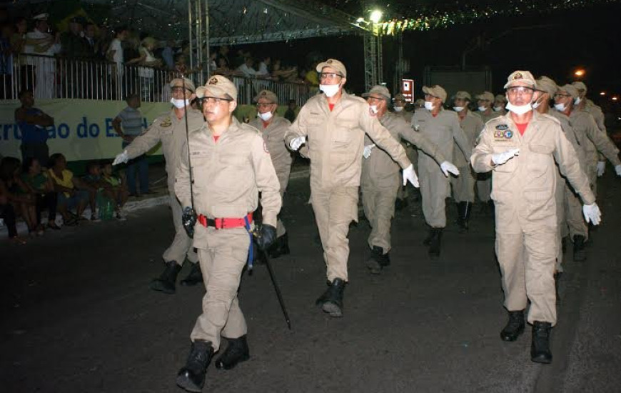 Mais de 100 bombeiros desfilarão