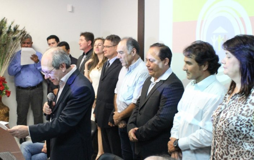 Dimas anuncia secretariado