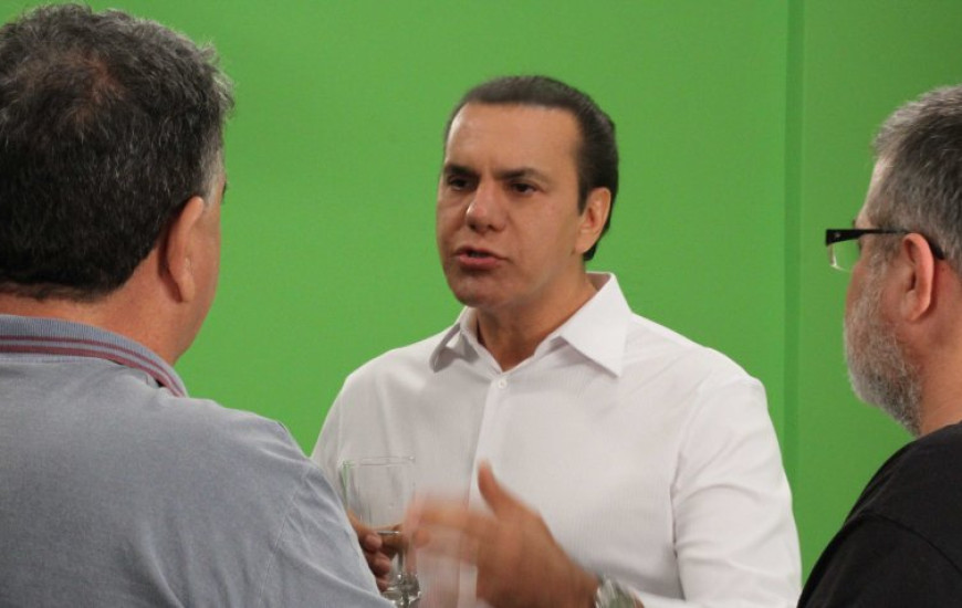 Ataídes durante gravação de programas
