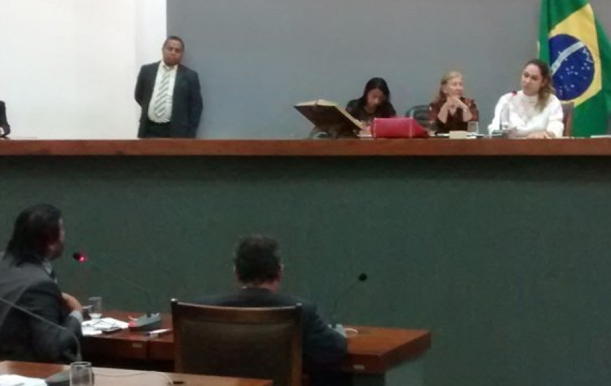 Aragão e Luana Ribeiro discutem na AL