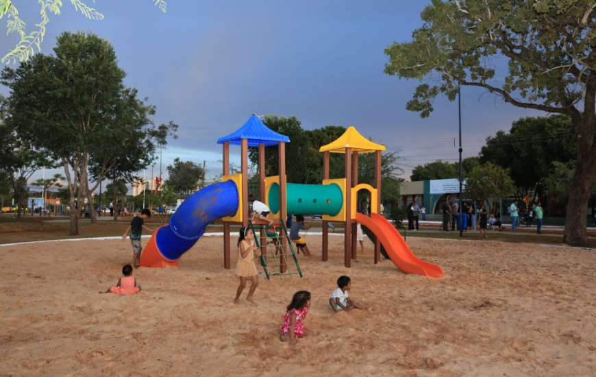 Servidor de carreira da Prefeitura foi homenageado na revitalização da praça