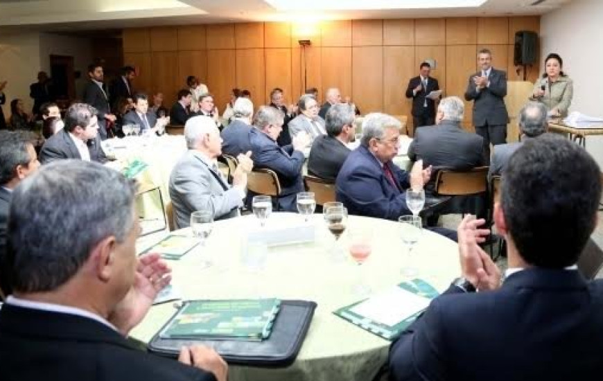 Ministra recebe autoridades em Brasília