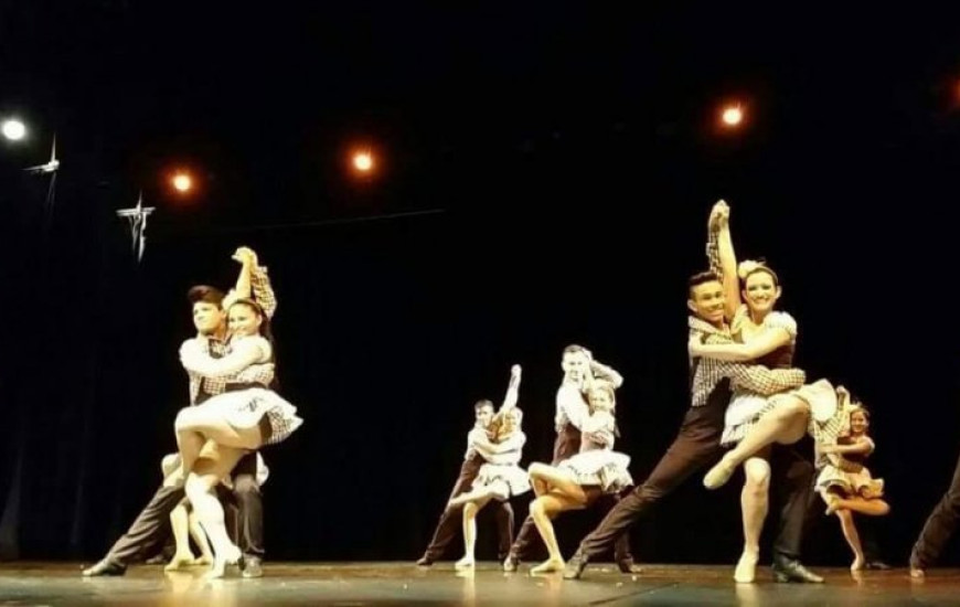 Bailarinos viajam na segunda para SC