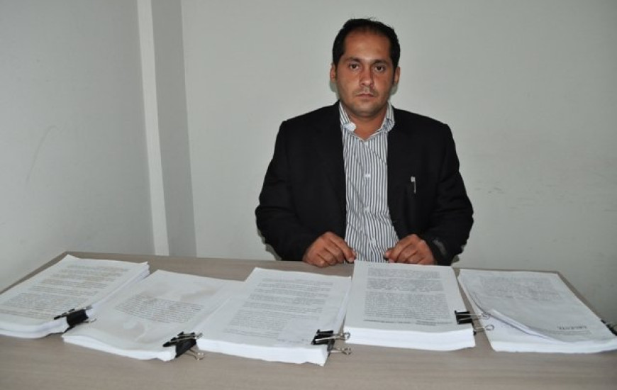 Vereador mostra os processos protocolados no MPE