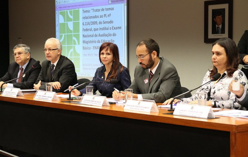 Audiência foi promovida pela deputada