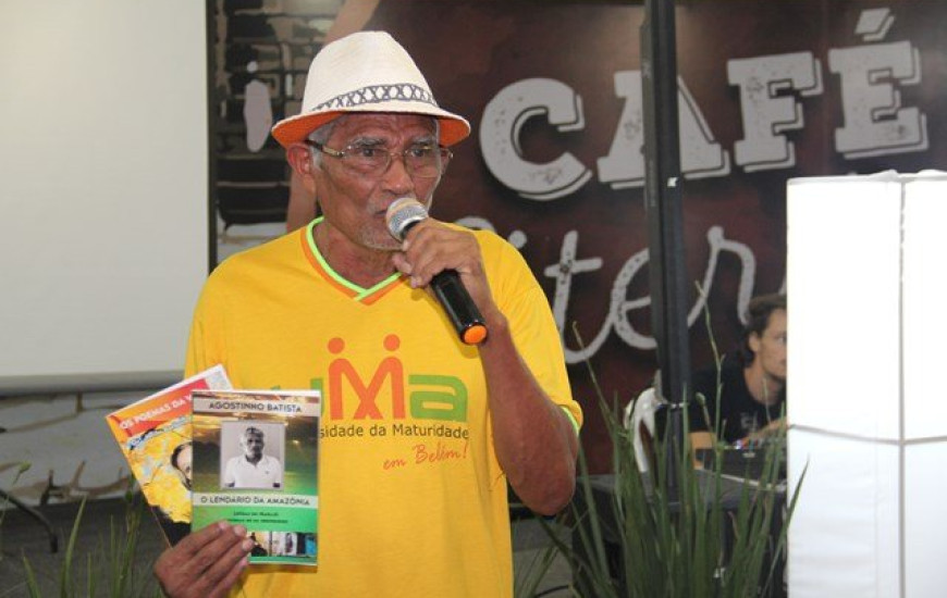 Augustinho lança suas obras no 9º Salão do Livro