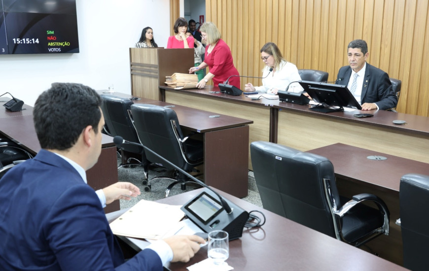 Reunião na CCJ da Aleto