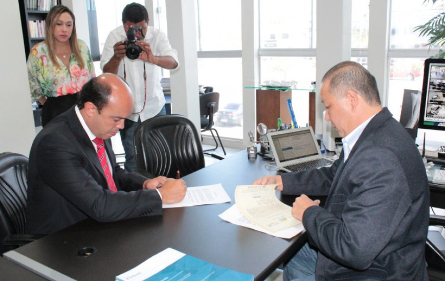 Sandoval em cartório