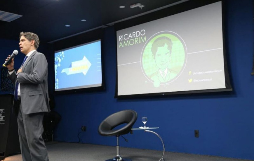 Amorim fala de oportunidades na crise