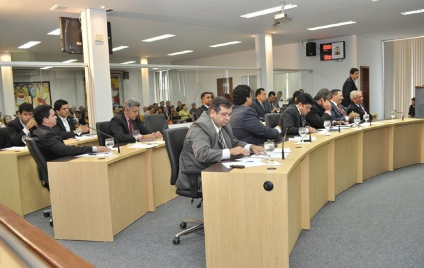 Proposta é de 13º para agentes públicos