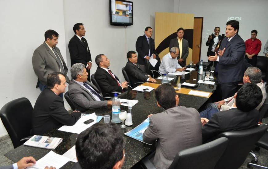 Vereadores se reúnem com empresário na Câmara