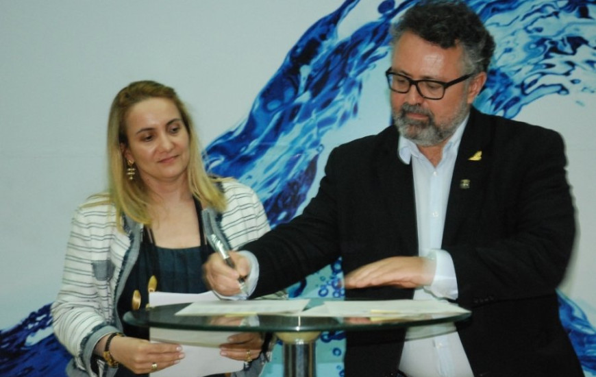 Assinatura do termo de cooperação