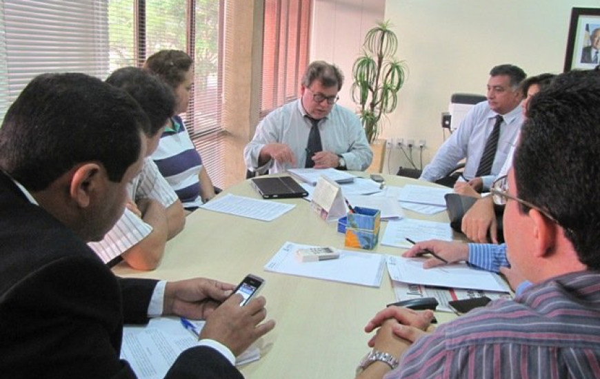 Mascarenhas em reunião