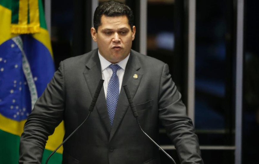 O senador foi eleito com 42 de um total de 77 votos