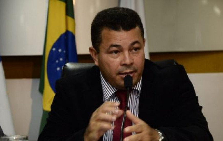 Folha permanece no cargo até 31 de dezembro e quer homologar certame antes disso