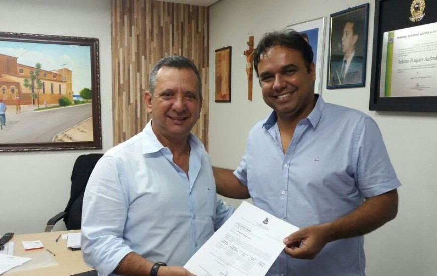 Deputado recebe prefeitos do Tocantins