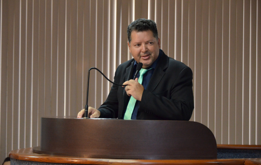 A solicitação é de autoria do vereador Hélio