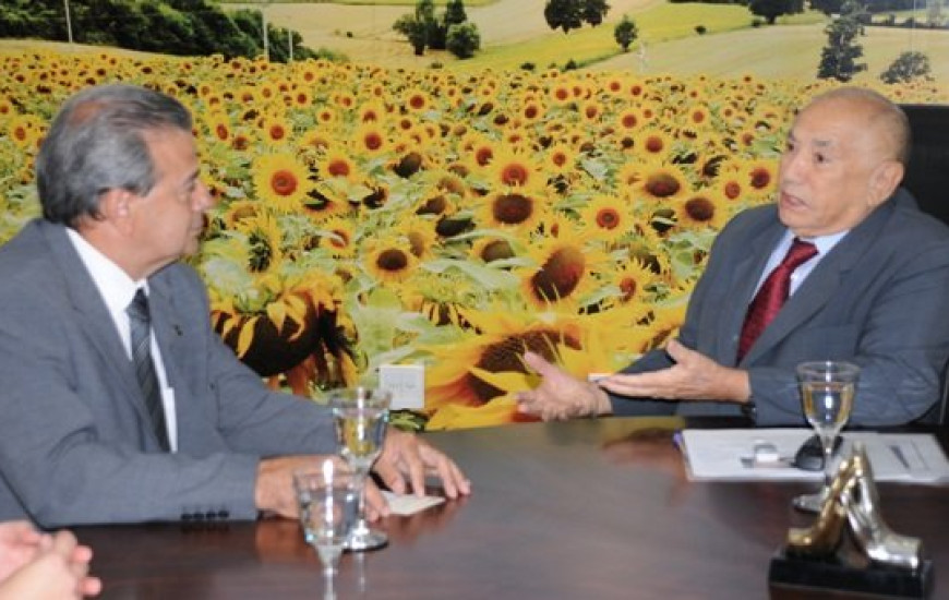 Governador com diretor geral da Aneel