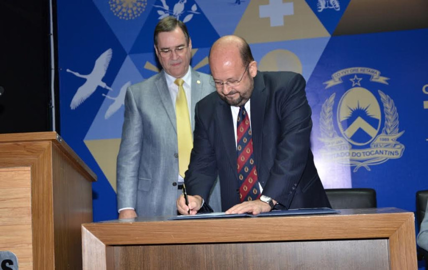 Musafir assina termo 