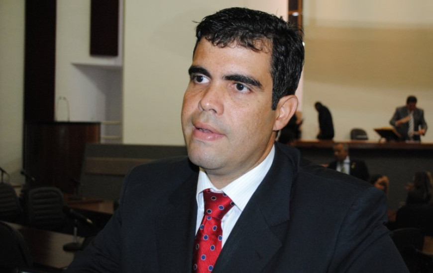 Deputado Ricardo Ayres tomou posse no domingo