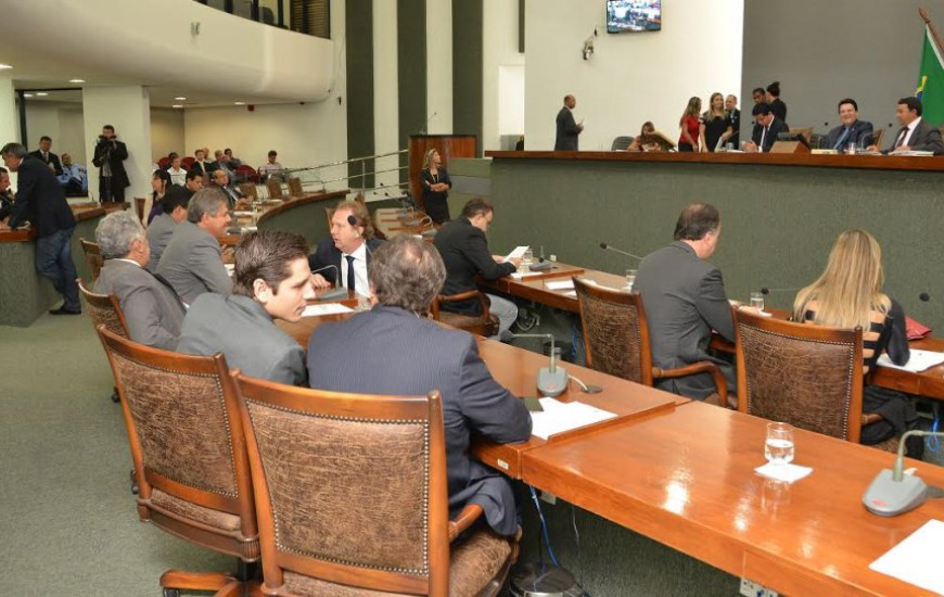 Deputados devem votar pacotaço nesta 3ª
