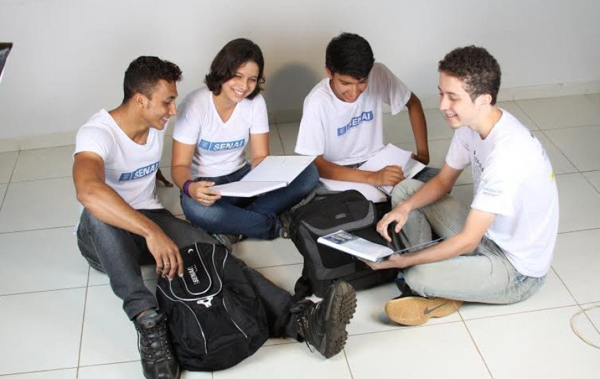 Jovens buscam ensino profissionalizante