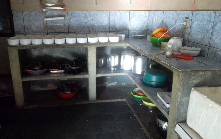 Alimentação de presos é feita de forma inadequada