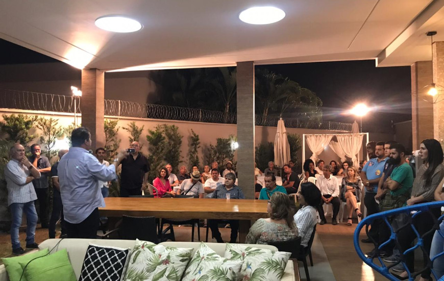 Candidato ao Senado ouve demanda de segmentos