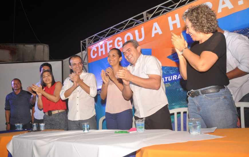 Autoridades políticas estiveram presentes no evento de lançamento