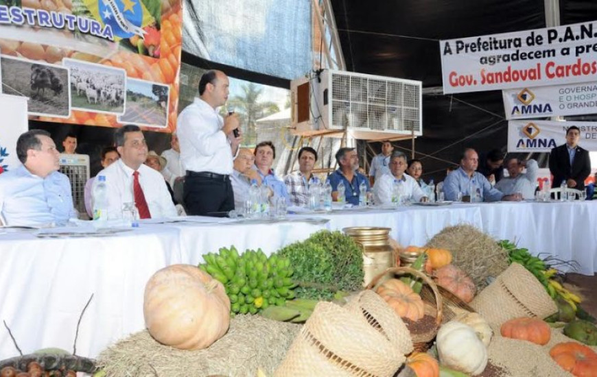 Sandoval e Siqueira Campos defenderam projeto