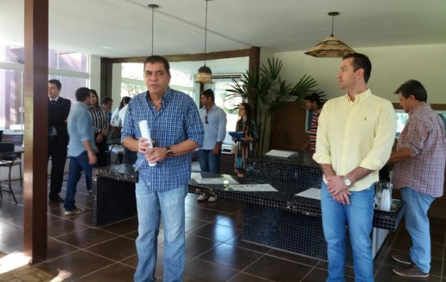 Prefeito realiza coletiva com a imprensa