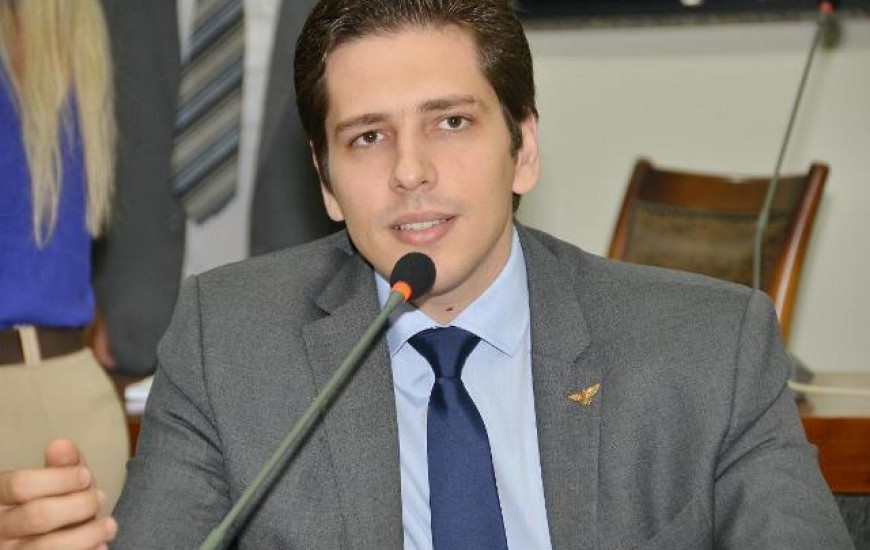 Deputado Olyntho faz reunião com cartorários