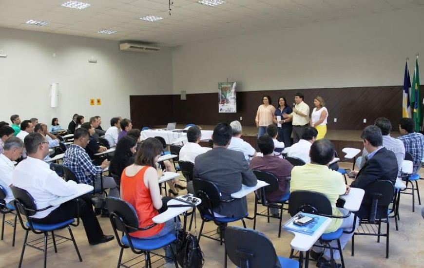 Empresários irão a AL