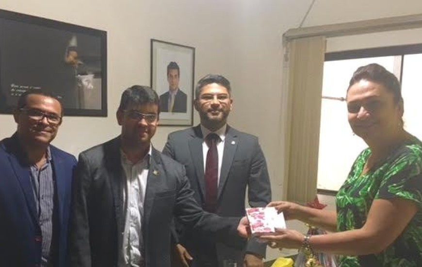 Senadora recebe representantes da categoria no TO