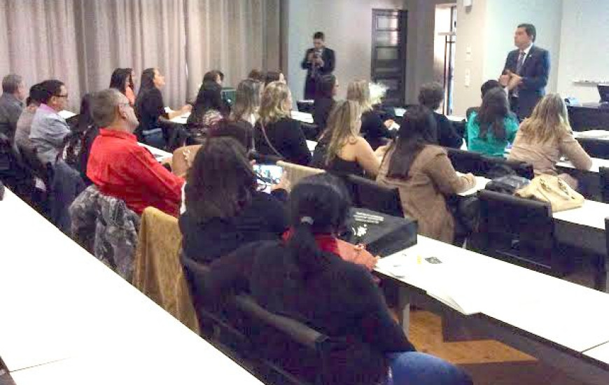 Educadores e prefeito viajaram no sábado