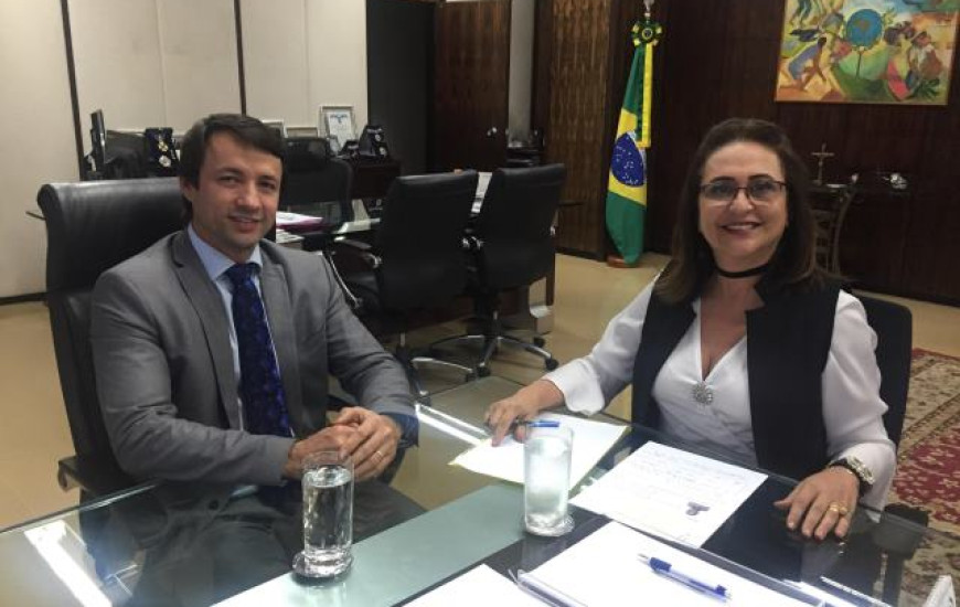 Senadora com o secretário-executivo do Mapa