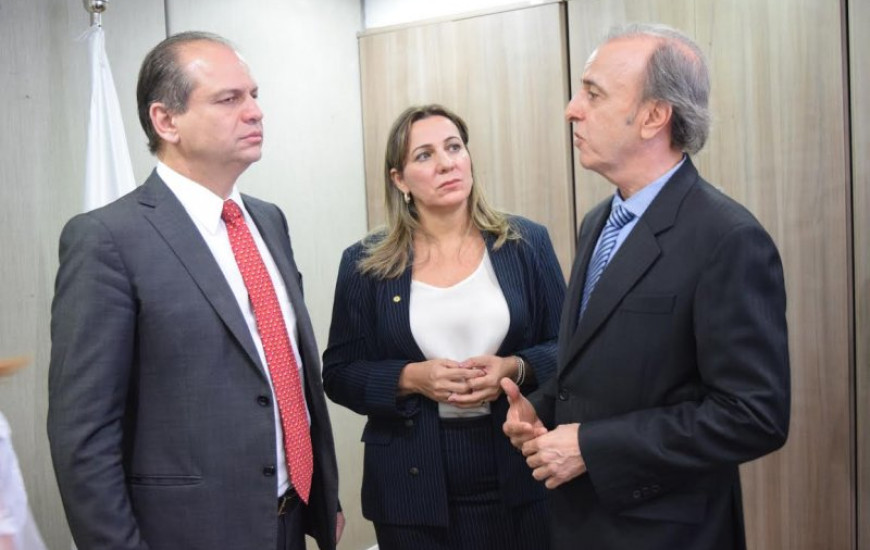 Dulce Miranda se reúne com ministro da Saúde