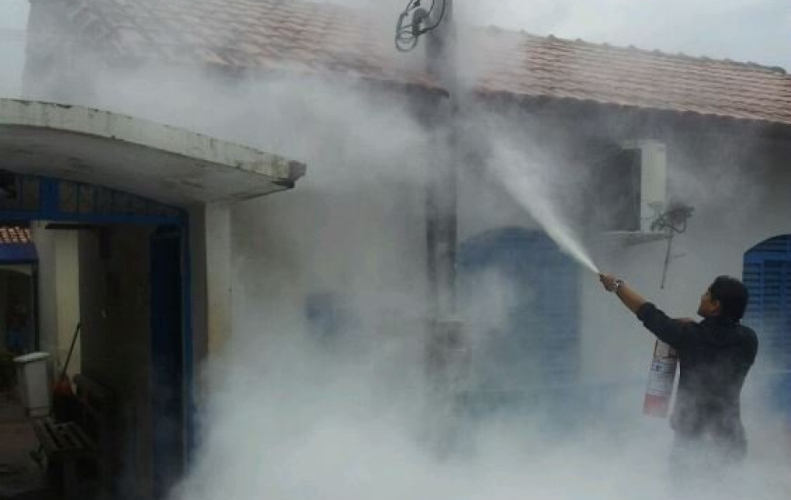 Caixa de distribuição pega fogo em Augustinópolis