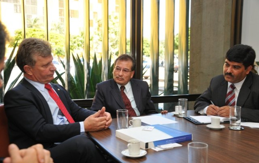 Agnolin recebe comitiva