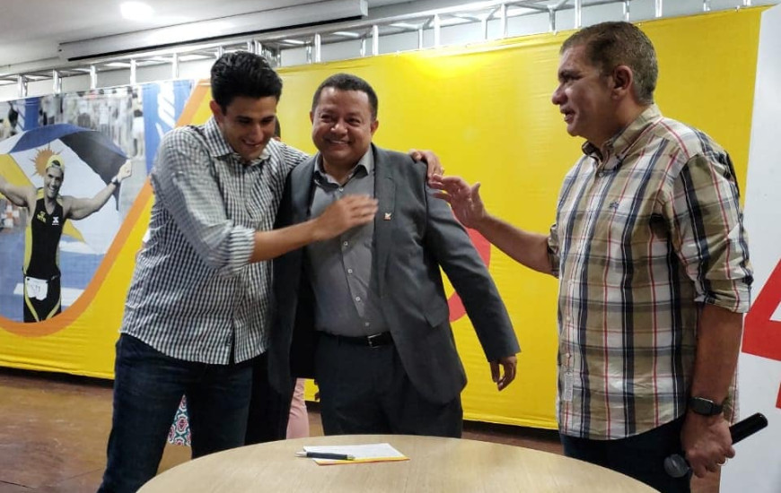 Márlon Reis, entre Andrino e Amastha, filia-se ao PSB