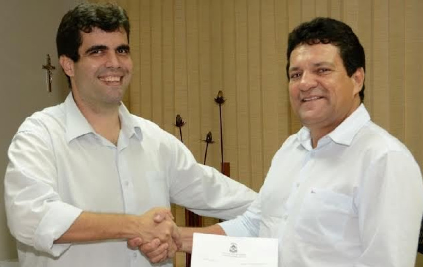 Damaso empossa Ricardo Ayres