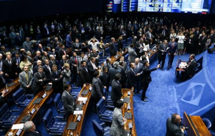 Sessão durou 20 horas e meia